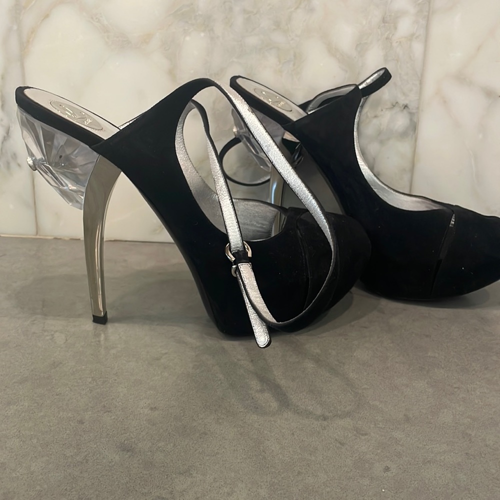 Q by Pasquale Italian Designer Black Suede Jeweled Heel Size 38.5 Excellent Cond